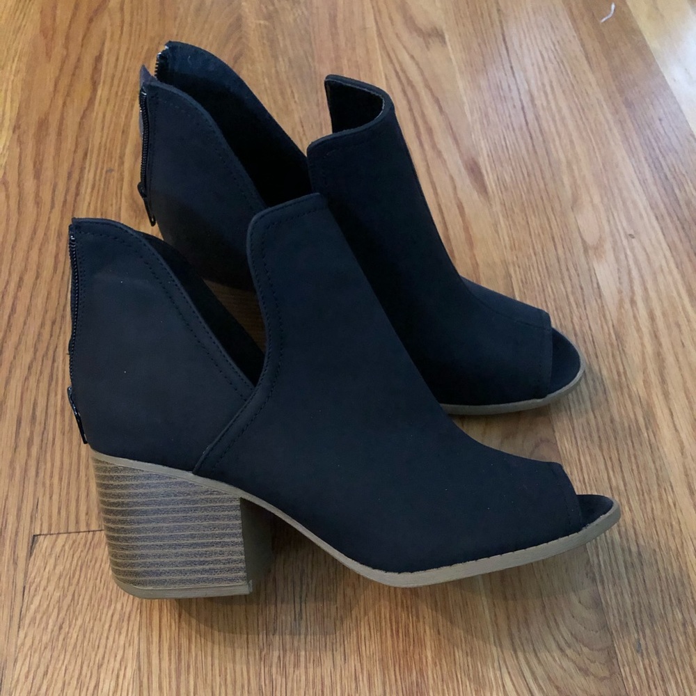 Cut Out Peep Toe Stacked Low Heel Ankle Bootie